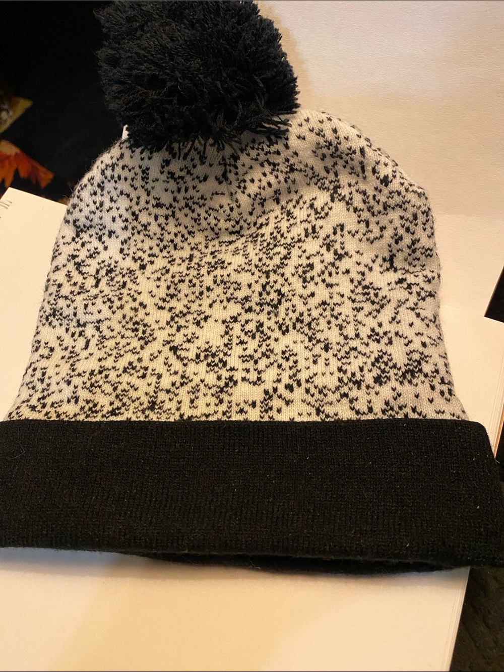 Men's Black & White Knit Pom Beanie Hat